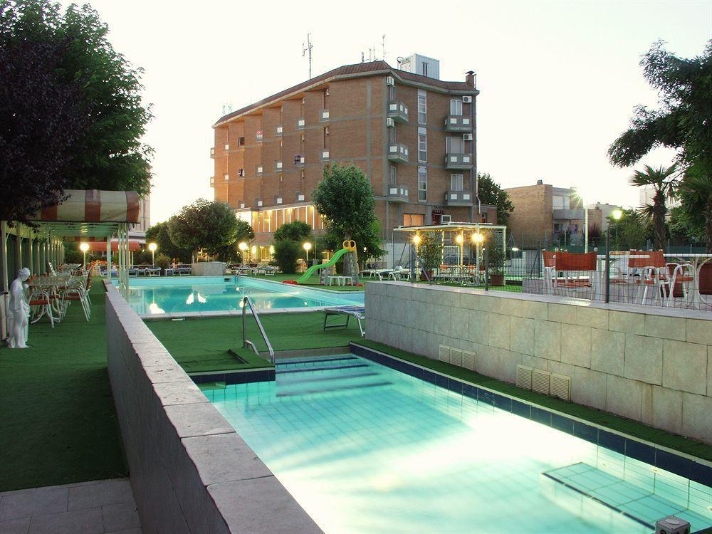 Hotel Marina Beach - Azzurro Club 拉文纳 外观 照片