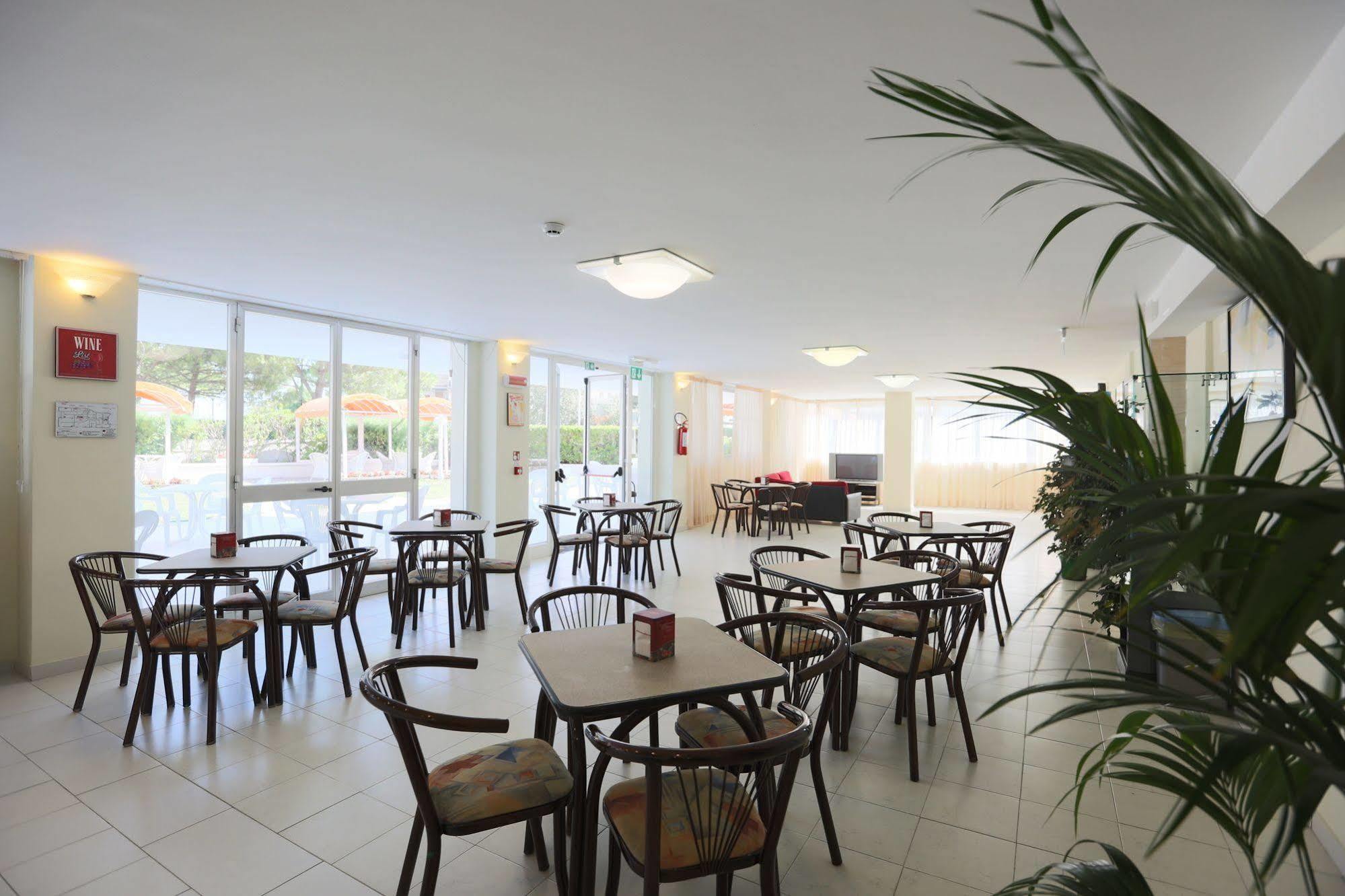 Hotel Marina Beach - Azzurro Club 拉文纳 外观 照片